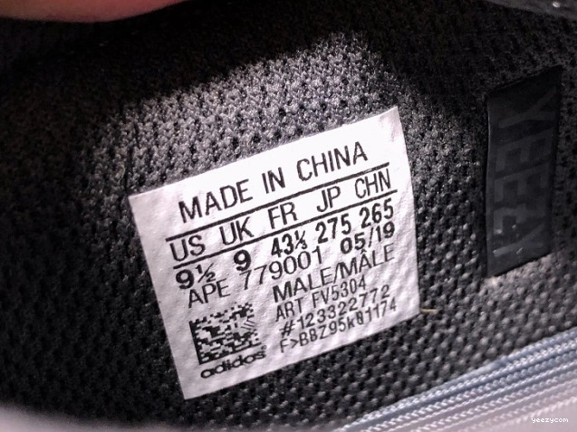 Utility 700 Black Boost Yeezy Adidas FV5304 0809